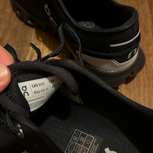 NWOT Black Womens Onclouds - Picture 4 of 5